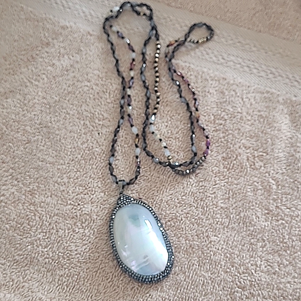 NEW Genuine White seashell Swarovski crystal beaded 30" necklace Sharp!